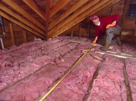 How to Install Fiberglass Insulation | how-tos | DIY