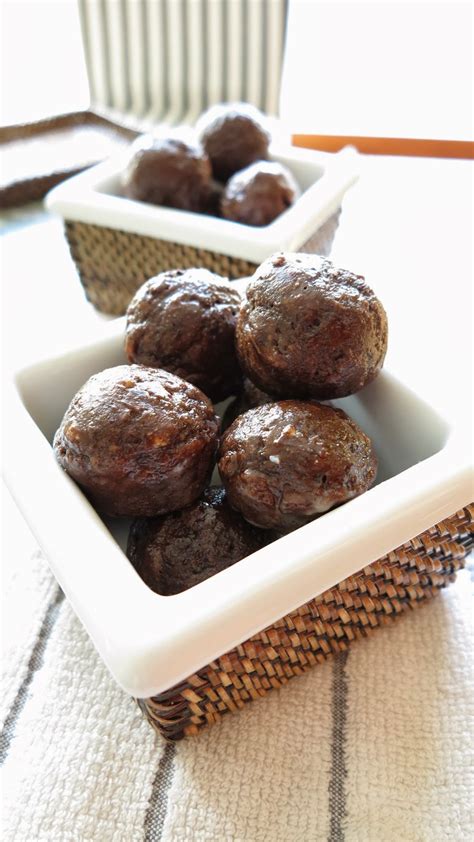 C'est Si Bon MD: Baked Glazed Chocolate Donut Holes