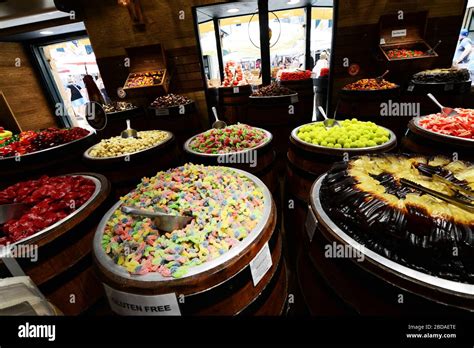 Captain Candy store in Dubrovnik's old town Stock Photo - Alamy