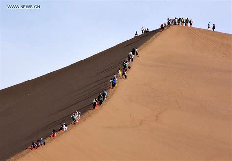 Deserts attract tourists home and abroad - People's Daily Online