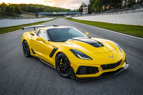 The 212-MPH, 755-HP Corvette ZR1 Is a Street-Legal, Track-Ready Monster ...