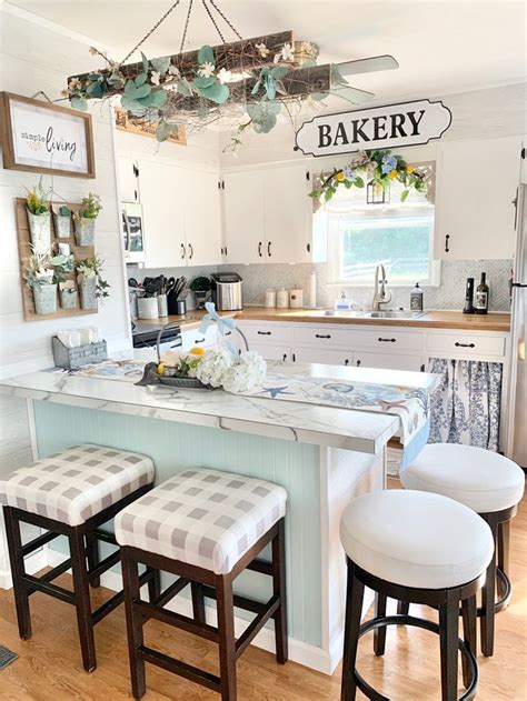 Coastal farmhouse kitchen What is a coastal farmhouse? | Farmhouse ...