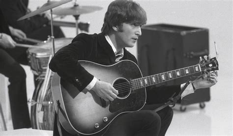 Explore John Lennon's acoustic guitar technique with the Beatles ...