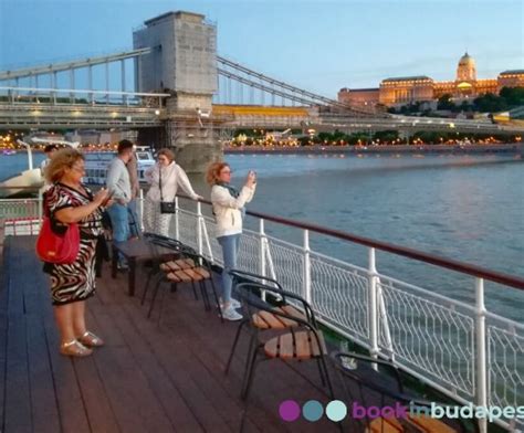 Dinner Cruise Budapest with folklore dance show & live music