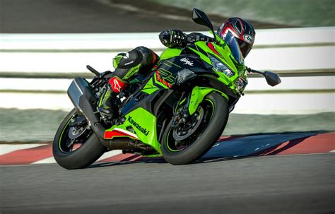 Video: Take A Closer Look At The All-New 2023 Kawasaki Ninja ZX-4RR ...