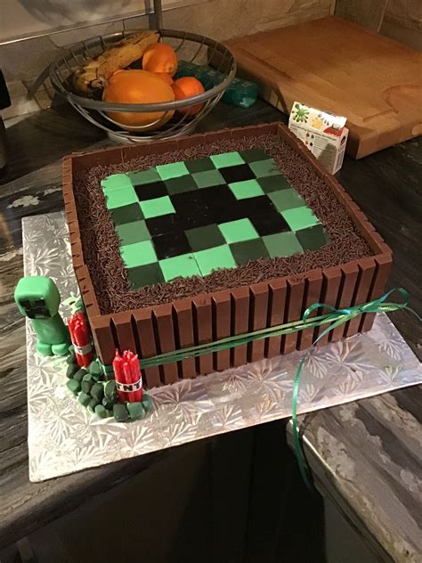 Minecraft Cake With Paper Craft Decorations Minecraft Cakes | Images ...