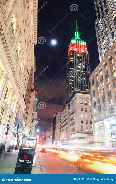 Empire State Building Night View Editorial Image - Image of illuminate ...