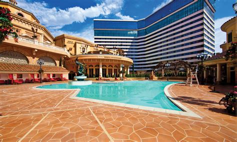 Pools | Luxuries & Amenities at Peppermill Hotel Casino Resort