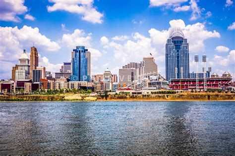 Cincinnati Skyline Photo | Cincinnati Overstock Warehouse