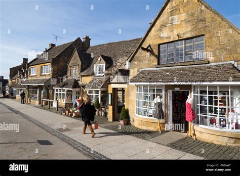 Broadway Village shops, example of a Cotswolds village, Broadway Stock ...