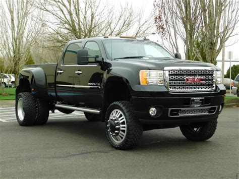 2011 GMC Sierra 3500 Denali 4X4 6.6L DURAMAX DIESEL / DUALLY / LIFTED