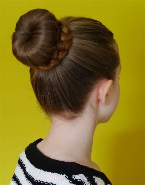 Bun (hairstyle) - Wikipedia