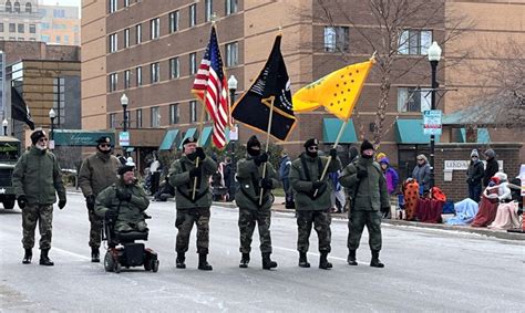 Holiday parade kicks off Quad City Arts’ Festival of Trees | OurQuadCities