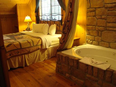 Green Mountain Resort Branson, Missouri (Master Bedroom w/ Jacuzzi Tub ...