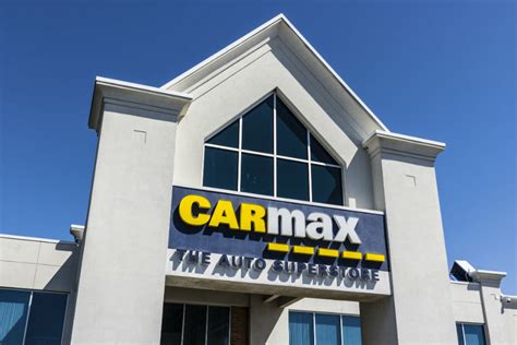 CarMax sells cars under recall without repairing the problem, report warns