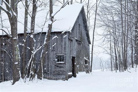 Old Barn In Winter Photograph by Alan L Graham - Fine Art America