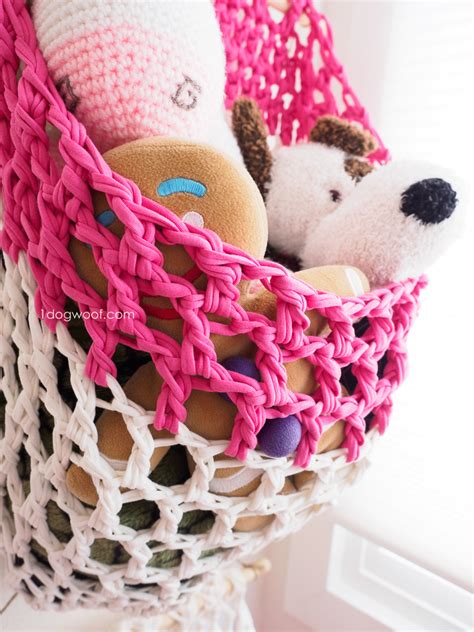 T-Shirt Yarn Hanging Basket Crochet Pattern - One Dog Woof