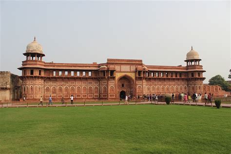 Agra Travel Guide, Tourist Attractions, Best Places to Visit in Agra