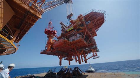 China builds first unmanned offshore oil rig in South China Sea - CGTN