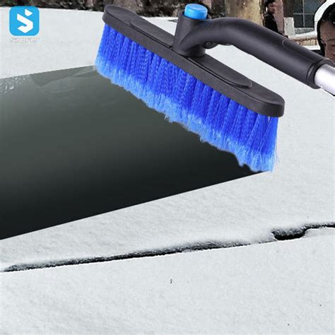 Retractable snow shovel