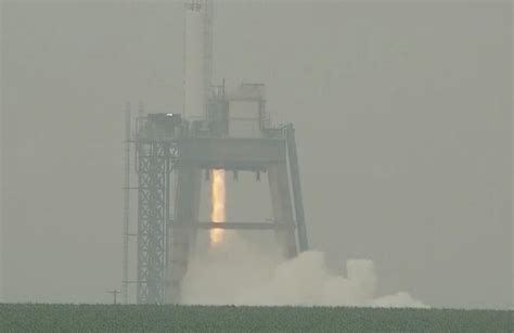 SpaceX Raptor 3 Engine is Test Fired and Has 17% More Thrust ...