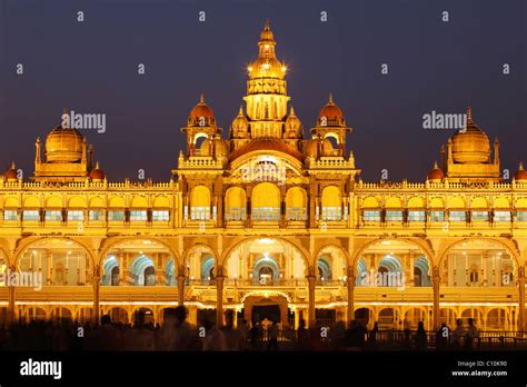 Maharaja Palace, Mysore Palace, illumination at night, Mysore ...