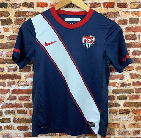 Us Women's Soccer Team New Jerseys - U.S. Soccer unveils new uniforms ...