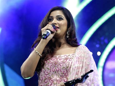 Top 8 love songs of Shreya Ghoshal in 2019 that will make you feel romantic