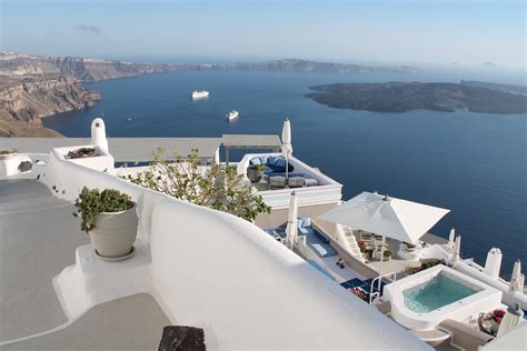 I Visit the Iconic Santorini Boutique Cave Hotel for an Official Review ...