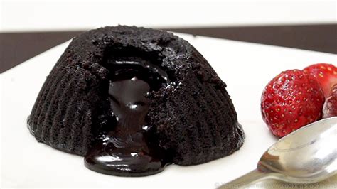 Eggless Molten Choco Lava Cake in Microwave - Chocolate Fondant Cake ...