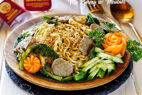 Mie Goreng with Meatballs | Asian Inspirations