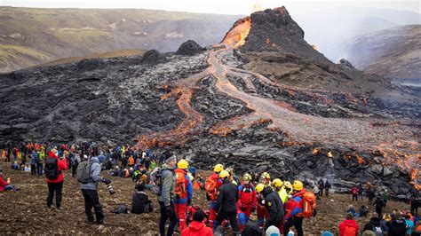 Iceland volcano: Thousands flock to edge of spectacular eruption ...