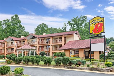 Super 8 by Wyndham Downtown Gatlinburg at Convention Center ...