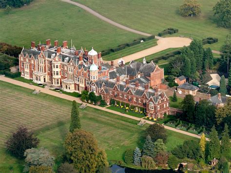 Corgi graveyard: Sandringham, the kennels where royal pets go to rest ...