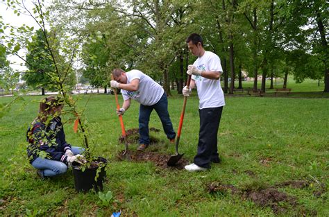 Volunteer – Fairmount Park Conservancy