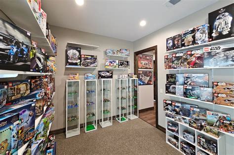 Lego garage store sells toy sets, collectibles to Round Rock ...