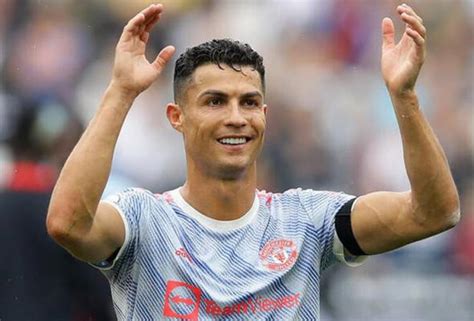 Forbes isytihar Ronaldo pemain bola sepak dengan bayaran tertinggi di ...