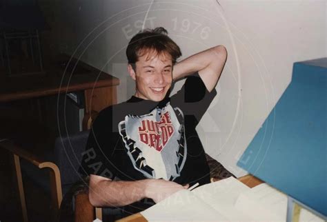 Elon Musk wearing Dredd Tshirt : r/JudgeDredd