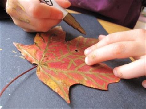 Thanksgiving Leaf Garland | Fun Family Crafts