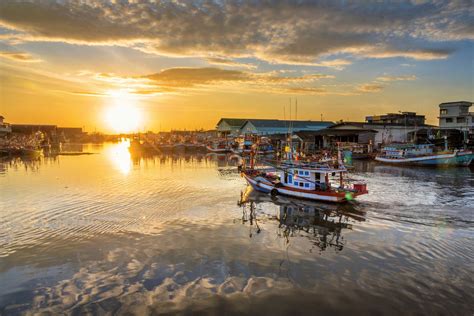 Fishing boat at Rayong beach ,Thailand | Fishing boats, Thailand, Rayong