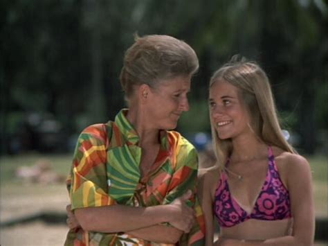 Alice and Marcia on the beach in the Hawaii episodes | The brady bunch ...