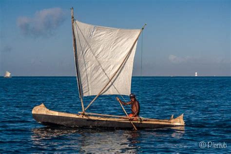 Madagascar en Photos : Pêcheurs Vezo à Anakao (Tulear) | Pirogue ...