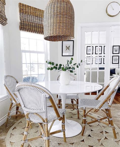 Round White Kitchen Table : Round White Pedestal Dining Table Ideas On ...