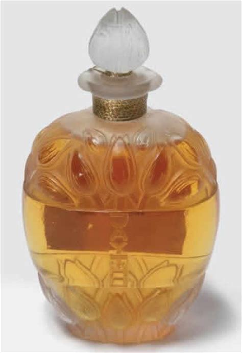 Lalique French Lilac Perfume Bottle 6470 - RLalique.com