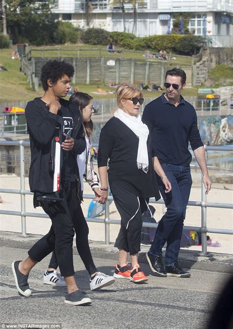 Hugh Jackman and Deborra-Lee Furness take a walk in Bondi | Daily Mail ...