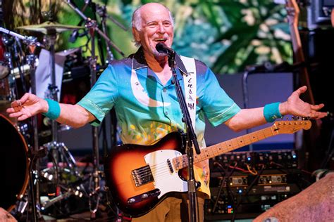 Jimmy Buffett: 'Fun is back' at Nashville concert