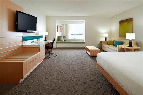 DELTA HOTELS BY MARRIOTT PRINCE EDWARD $171 ($̶2̶1̶5̶) - Prices & Hotel ...