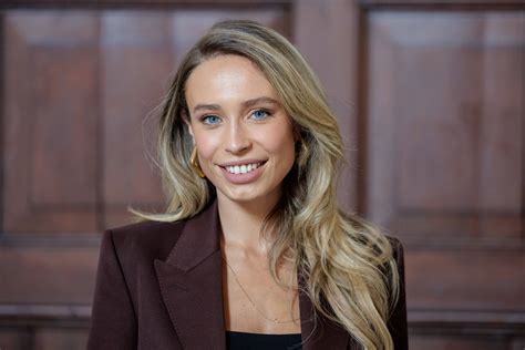 Loiza Lamers openhartig over de 'rotkant' van social media