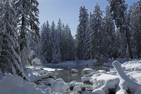 Cascade Mountains, Oregon | Winter snow on stream in the Cascade ...