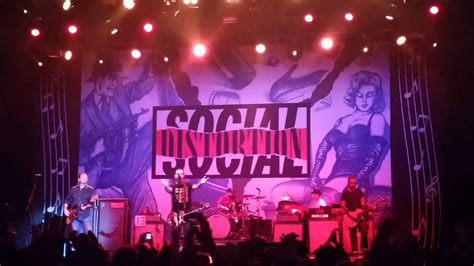 Social Distortion - Ring of fire (Vienna 2015) - YouTube